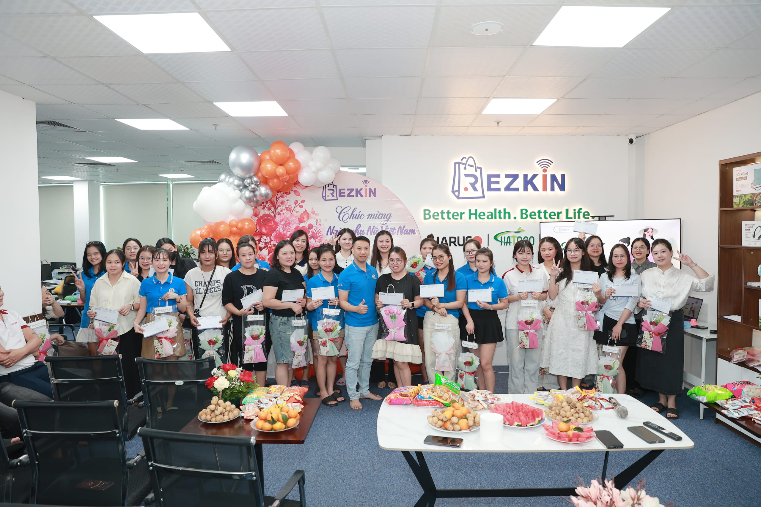  Rezkin Việt Nam chúc mừng Ngày Phụ nữ Việt Nam 20/10 – Tôn vinh những đóa hoa rạng rỡ